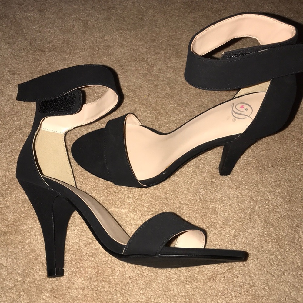 Dainty Hooligan Black Heels